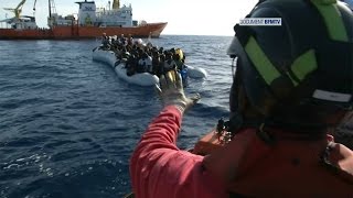 Sur les bateaux qui sauvent les migrants en Méditerranée [upl. by Canning]