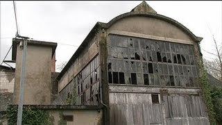 A Caligny lamiante séchappe toujours de lusine abandonnée [upl. by Johannah]