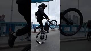 E bike🚀🤯mtb mtbstunt bmxcycle bmx stunt unfrezzmyaccount youtubeteam funk cyclestunt [upl. by Aluino]