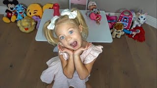 HI IM EVERLEIGH MY VERY FIRST TOY UNBOXING [upl. by Ogren]