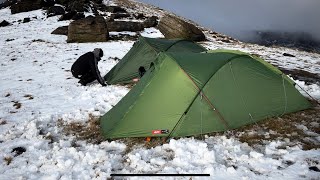 Freezing Winter snow in the Alpkit Terti in the Peak District wild camping at Grindlows Knoll [upl. by Eatnad]