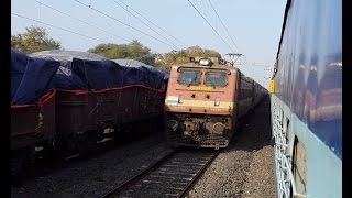 Rare Overtake Jnaneswari Super Deluxe overtakes Vidarbha Express [upl. by Nosyk910]