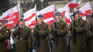 Żołnierze biorący udział w uroczystej odprawie wart odśpiewali hymn Polski [upl. by Anaerol]