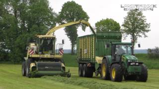 Gras häckseln mit Lohnunternehmen Metz [upl. by Neuberger]