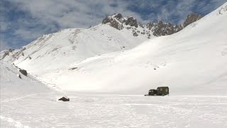 Avalanche la course contre la montre des secours [upl. by Lelith281]