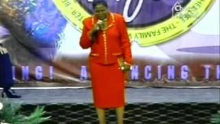 Pastor Shirley Caesar sings HIS EYE IS ON THE SPARROW [upl. by Schaefer756]