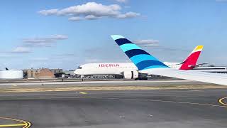 JFK Airport Landing Terminal 5 Airbus 220 JetBlue  John F Kennedy [upl. by Lally]