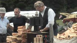 VINTAGE WOOD CHOPPING MACHINE MAKEING KINDLING STICKS [upl. by Jillayne]