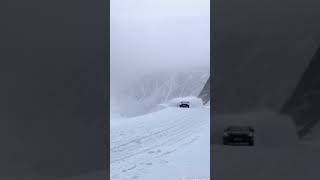 “Seconds on the Limit Two Cars Avoid Avalanche on Mountain Pass” ExtremeRaceSnowAvalanche [upl. by Morse]