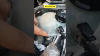 Comment le Liquide radiateur monte après ouverture bouchon vase السائل يطلع في القرعة Peugeot 207 [upl. by Joelly]