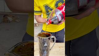 Uma coquinha dentro da CocaCola 😱🤣 funny shorts [upl. by Anyal]