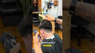 DICA DE POSTURA DE MOVIMENTO barbeirosiniciantes barbershop barber [upl. by Parhe]