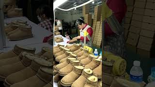 Snow boots factory is busybootsSnowugg factory UGGImmersiveCroppingReal sheepskinReal wool [upl. by Nosredneh]