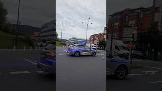 Ambulancia UVI Móvil de Osakidetza  Vehículo patrulla de la Policía Municipal de Bilbao [upl. by Sunday]