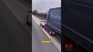 🚗💥 Auto Eroica Ferma Camion dai Freni Guasti 😱 Salvataggio Incredibile sulla Strada perte [upl. by Haikezeh]