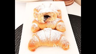 Fluffige Kipferl mit Hefe  Quarkteig Germ  Topfenteig Fluffy Croissants [upl. by Foscalina]