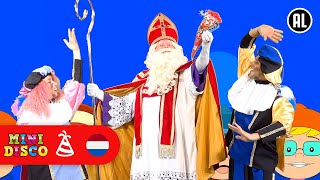 WIE KOMT ER ALLE JAREN  Sinterklaasliedjes  Sint en Piet  Minidisco [upl. by Salbu]