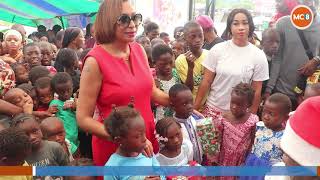 Distribution de cadeaux de Noël fondation Rachelle Zarour Bictogo et détente des enfants [upl. by Branch996]