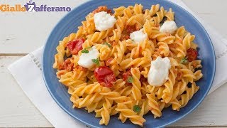 PASTA CON POMODORINI E STRACCHINO  Ricetta in 1 minuto [upl. by Aketahs]