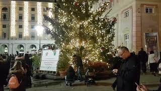 Accensione albero di Natale in piazza De Ferrari a Genova [upl. by Enyrehtac]