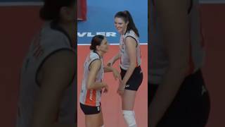 Dana Rettke ve Tijana Boskovic flörtleşirken 😅 volleyball shorts [upl. by Jamnis113]