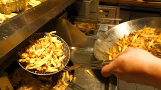 The frying Dutchman  Handcrafted Chicken and Chips in a Mall  Street Food in Berlin [upl. by Nitsruk]