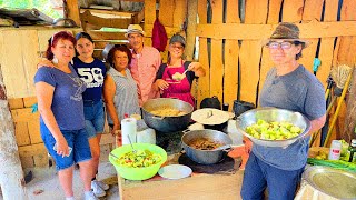 COCINANDO moro con POLLO ensalada en un HERMOSO CAMPO de JARABACOA en RD [upl. by Yelkao810]