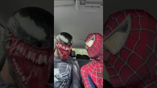 SPIDERMAN SE VENGA DE VENOM EN SU AUTO🤣 [upl. by Fulviah965]