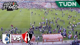 Bronca que terminó en invasión de cancha  Querétaro 01 Atlas  Grita México C22  J9  TUDN [upl. by Bank640]