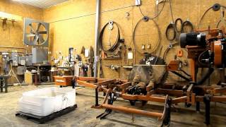 Linda Saws 46quot Oak into Bee Smoker quotStringsquot amp Firewood on WoodMizer LT50 [upl. by Nallek]