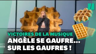 Aux Victoires de la musique 2022 Angèle et sa gaufre font réagir [upl. by Strander]