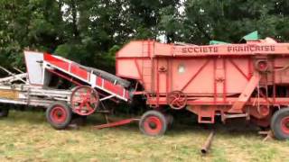 Tracteur et batteuse Vierzon Roost Warendin juin 2011 [upl. by Berti]