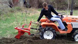 Kubota B1200 traktorek ogrodniczy Regulacja pług jednoskibowy wwwakantogrodypl [upl. by Notsreik785]