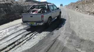 NISSAN FRONTIER 4X2 CRUZANDO RIO A 5200 MSNM [upl. by Venuti]