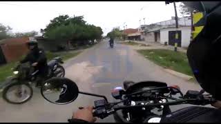 🚨 Impresionante persecución de la policía de Rosario a dos motochorros [upl. by Lessur]