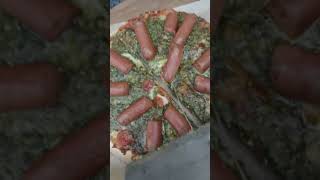 Frozen takeaway pizza with own addedingredients pesto Edam slices n sausages frozenpizza [upl. by Schroeder]