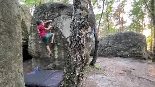 Franchard Isatis  7 Rouge  La Choucroute Garnie  4  FONTAINEBLEAU BOULDERING [upl. by Oigimer]