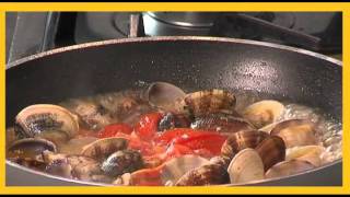 Pasta Leonessa tagliatella rossa e nera con vongole e pomodorini freschi [upl. by Isa]