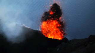 Momentaufnahmen von Eruptionen auf dem Vulkan Stromboli [upl. by Alimaj]