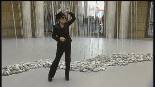 euronews le mag  Retrospectiva de la obra de Yoko Ono en Alemania por su 80 aniversario [upl. by Ariaec]