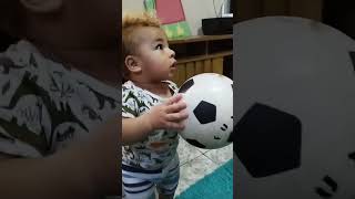 Kaio de 1 aninho jogando bola bebê bebelindo [upl. by Ripleigh]