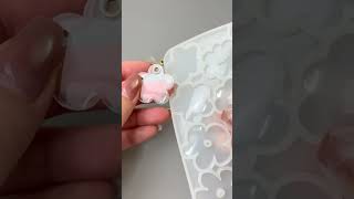 【レジン】おすすめ！フラットワイヤーでレジンキーホルダー作ってみた！How to make a resin key chain using flat wire 作り方 Shorts [upl. by Therese]