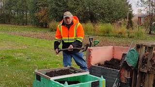 Screening compost for potting soil pathwaysoilbank dyisoil [upl. by Eejan]