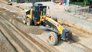 Full Processing Motor Grader Liugong Spreading Gravel Operator Skills Techniques Roads Construction [upl. by Jit366]