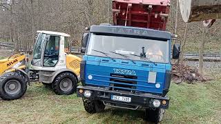 Mladá dívka převáží na stavbě zeminu s Tatrou 👍👍 Tatra 815 E2 6×6 [upl. by Bac725]