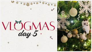 Decorating my Real Christmas Tree 🎄— Vlogmas 2024 Day 5  Shenita Moore [upl. by Ahseret]