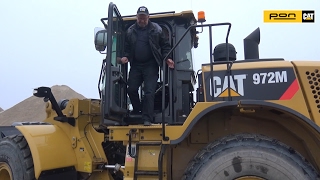 Maskinfører Horst Blaudzun læsser 1215 lastbiler i timen med Cat 972M hjullæsser [upl. by Yalhsa]