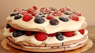 PAVLOVA DE CHOCOLATE  CON FRUTOS ROJOS [upl. by Hanavas]