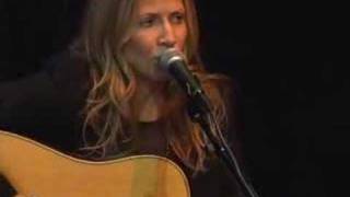 Sheryl Crow  quotIf It Makes You Happyquot acoustic 2008 [upl. by Anya]