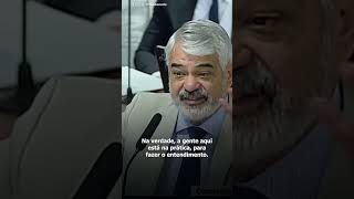 Humberto destrói argumento lixo de que lei de cotas vai “exterminar pardos” [upl. by Yennek]